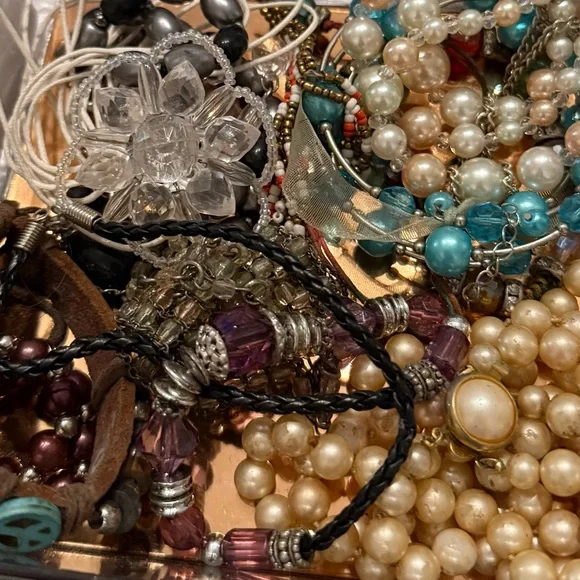 Total 3.4 Lb (Including glass Jar) Mostly Beaded Jewelry Scraps pcs Mystery Lot - Picture 6 of 11